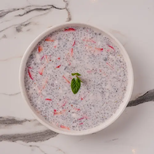 ÇİLEKLİ CHIA SMOOTHIE